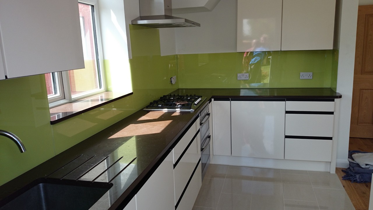 Lime green glass kitchen splashback installed by Kilburn glaziers